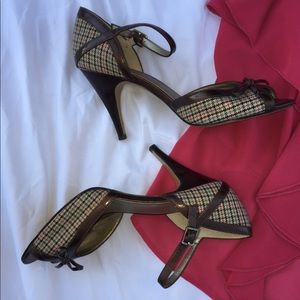 EUC Anne Klein peep-toe pumps